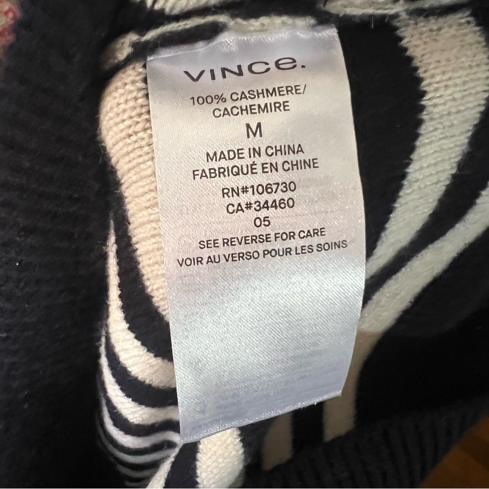 Vince 100% Cashmere Striped Blue White Hooded Sweater size Medium - Picture 9 of 9